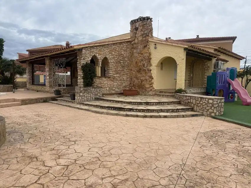 House with pool for sale in Miami Platja, imagen 4