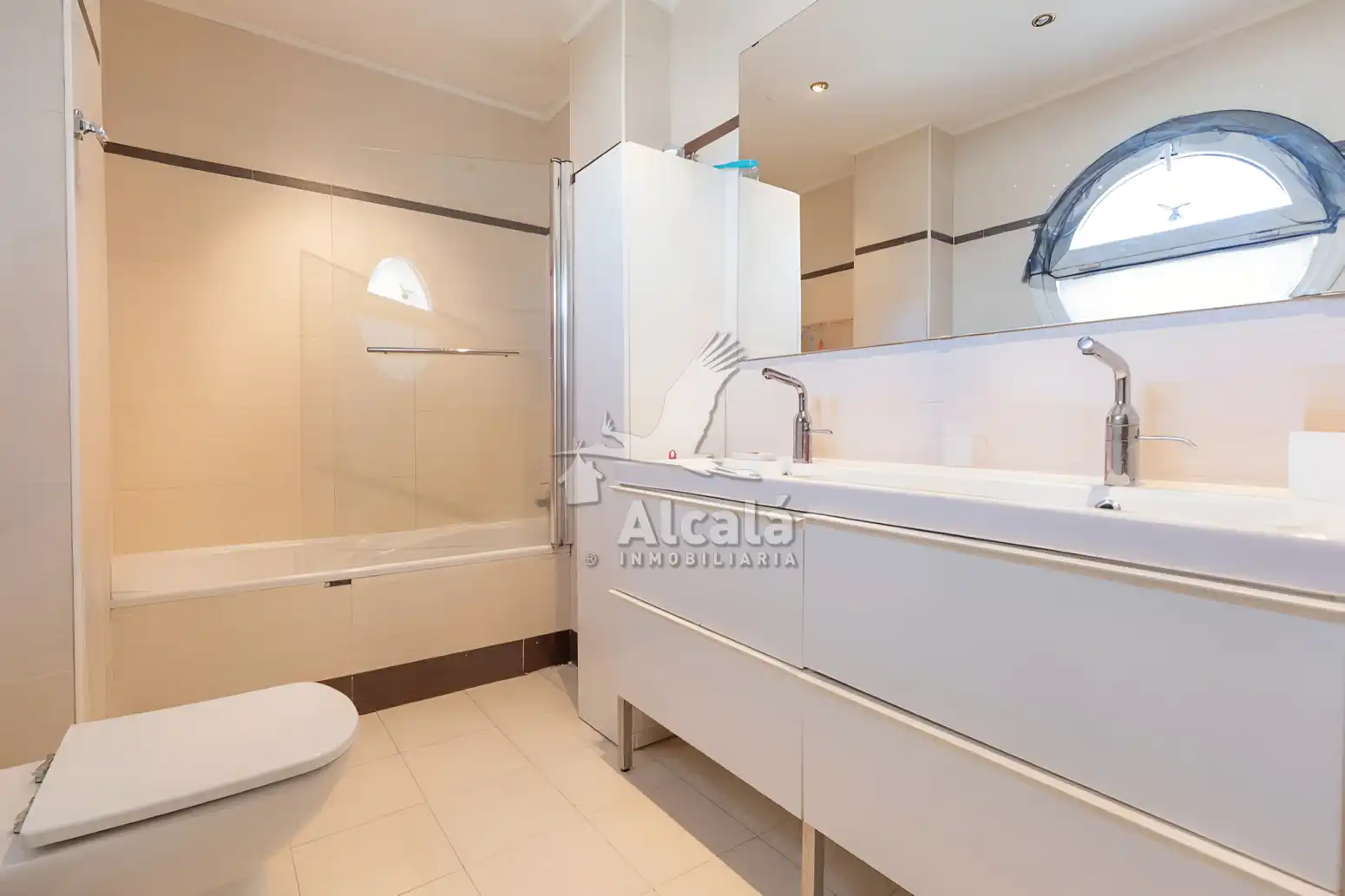 Baño de Casa o chalet en venta en Los Santos de la Humosa con Calefacción y Trastero