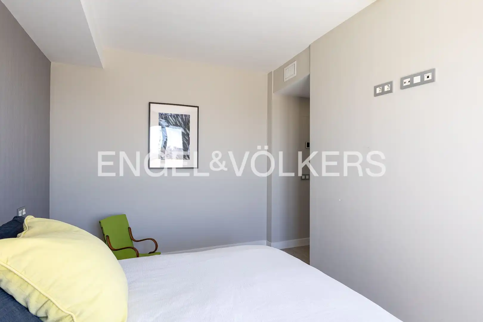 Bedroom of Duplexes for sale in Madrid  with Air Conditioner, Heating and Private garden