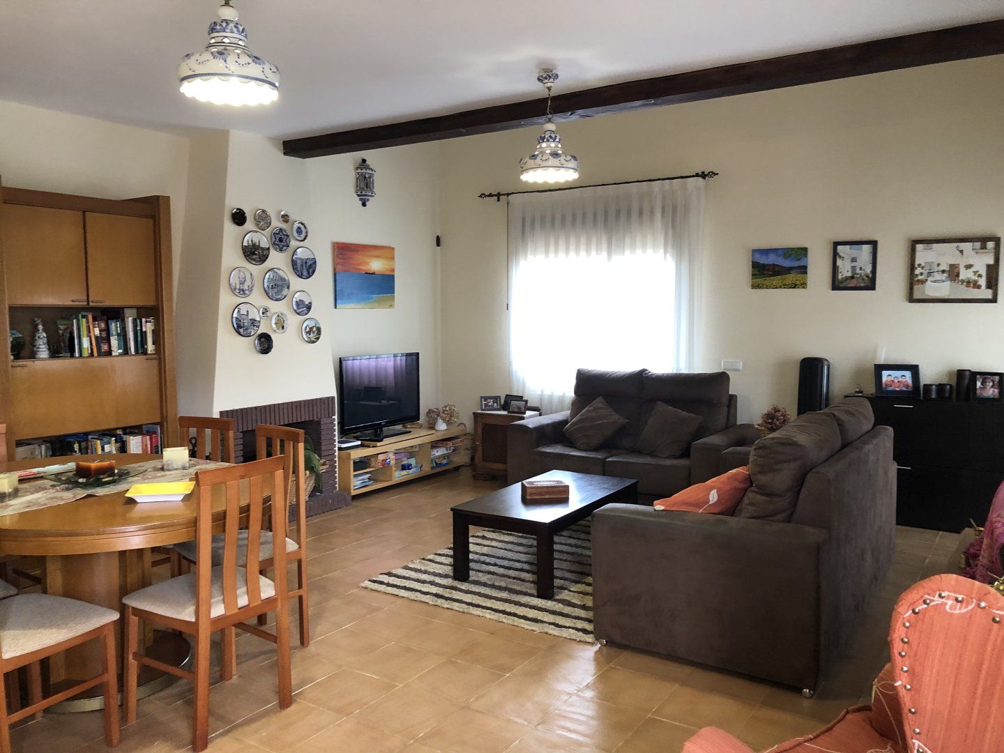 Sala d'estar de Casa adosada en venda en Torrecaballeros amb Calefacció i Piscina