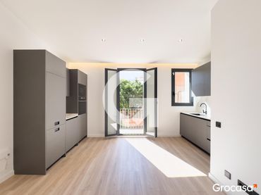 Appartamento con balcone in vendita a Sants - Montjuïc