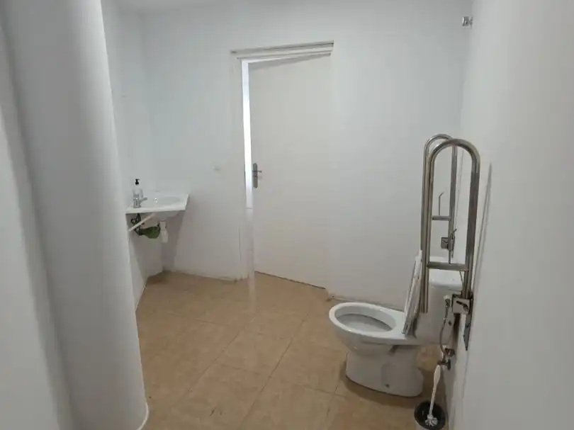 Baño de Local de alquiler en Marbella con Aire acondicionado y Terraza