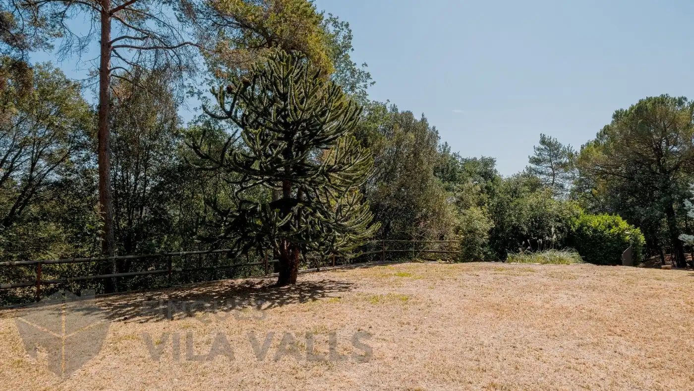 Haus oder Chalet zum Verkauf in Sant Quirze Safaja mit Privatgarten und Balkon