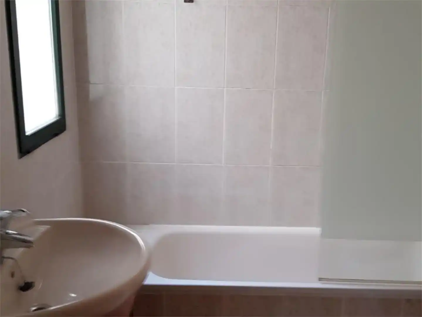 Badezimmer von Wohnungen zur Miete in  Valencia Capital mit Klimaanlage