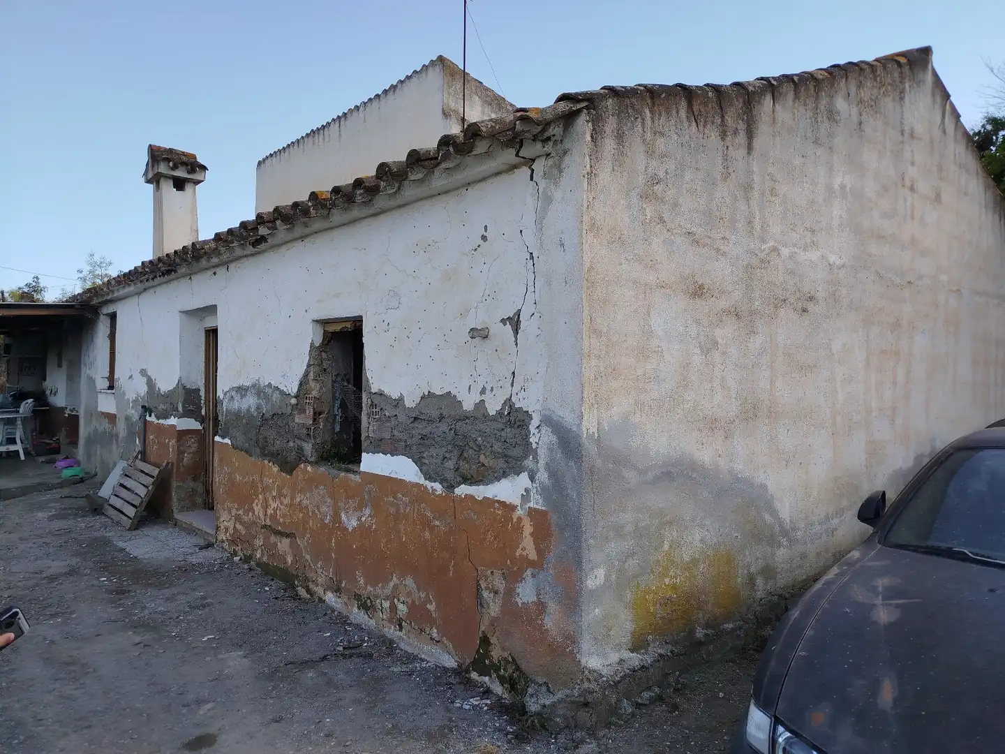 Vista exterior de Finca rústica en venda en Benamocarra amb Jardí privat
