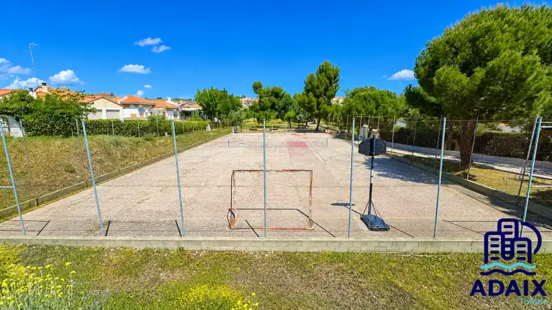 Casa o xalet en venda en Bargas amb Calefacció, Terrassa i Moblat