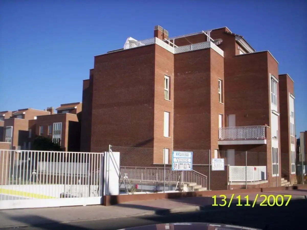Vista exterior de Garaje de alquiler en Alcalá de Henares