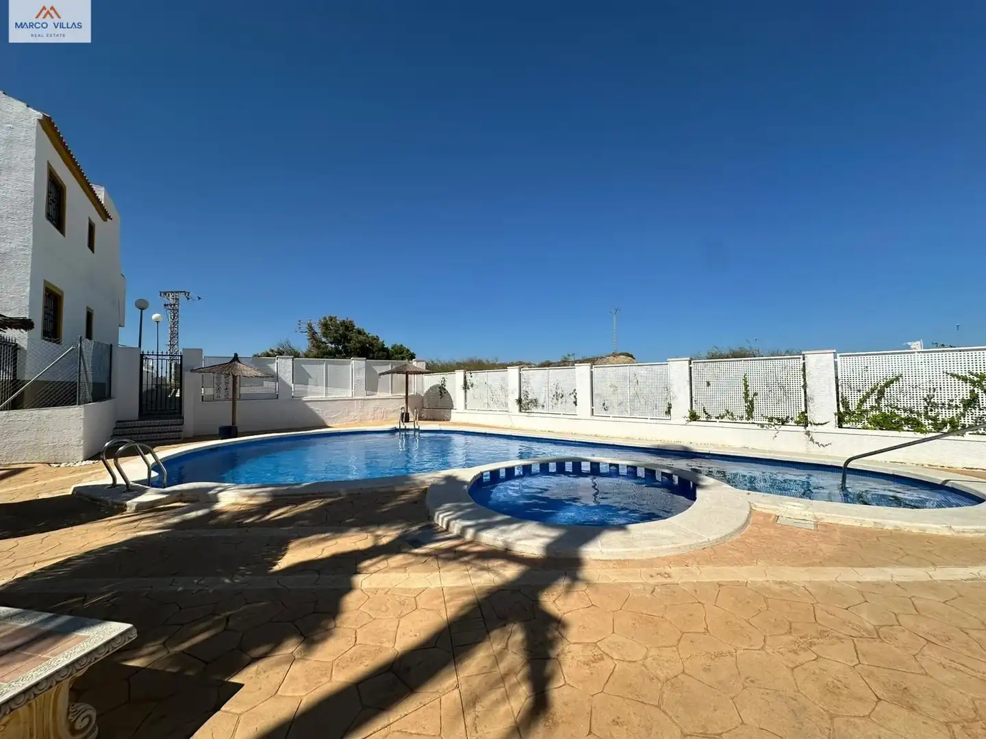 Piscina de Planta baixa en venda en Orihuela amb Aire condicionat, Jardí privat i Piscina comunitària