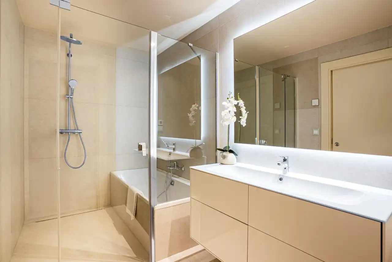 Baño de Ático de alquiler en Estepona con Aire acondicionado, Calefacción y Terraza