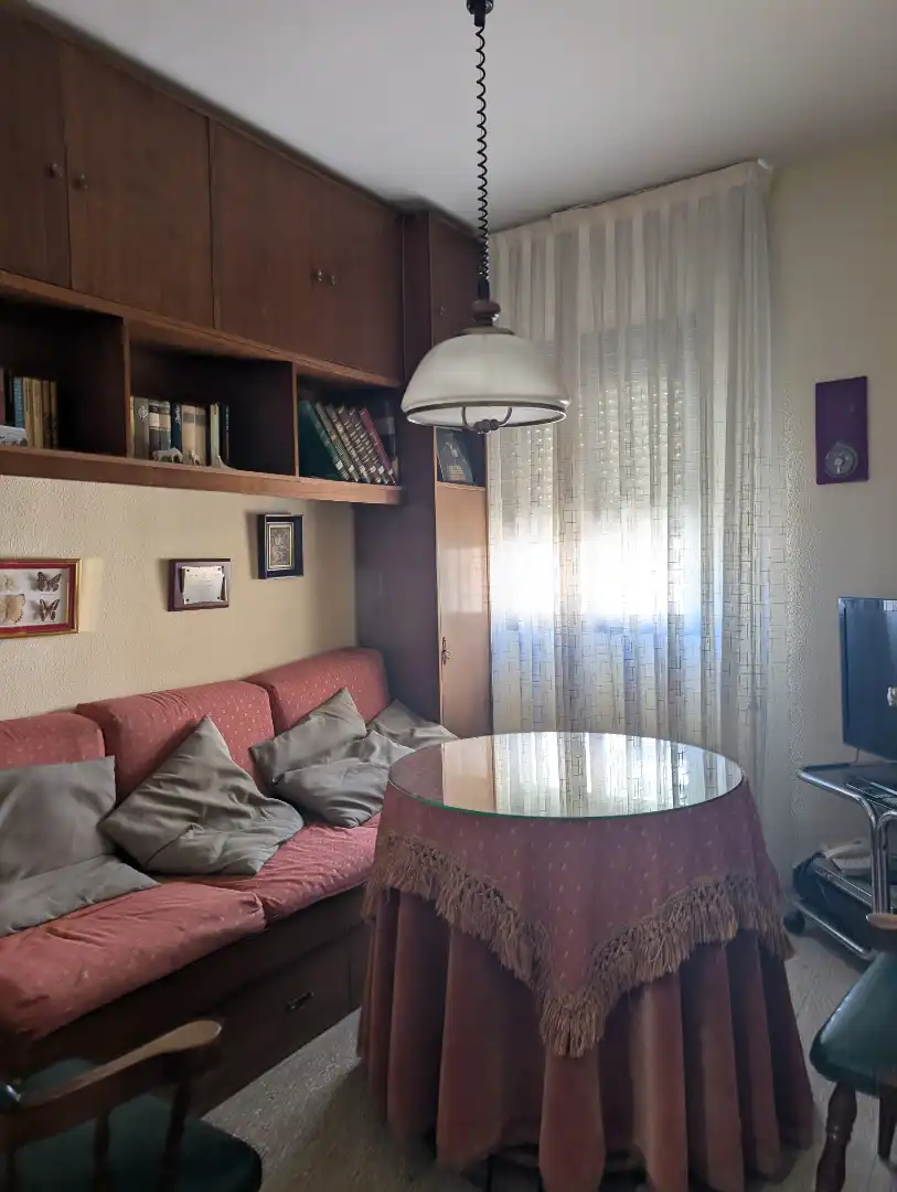 Living room of Flat for sale in Sevilla  with Air Conditioner, Furnished and Balcony