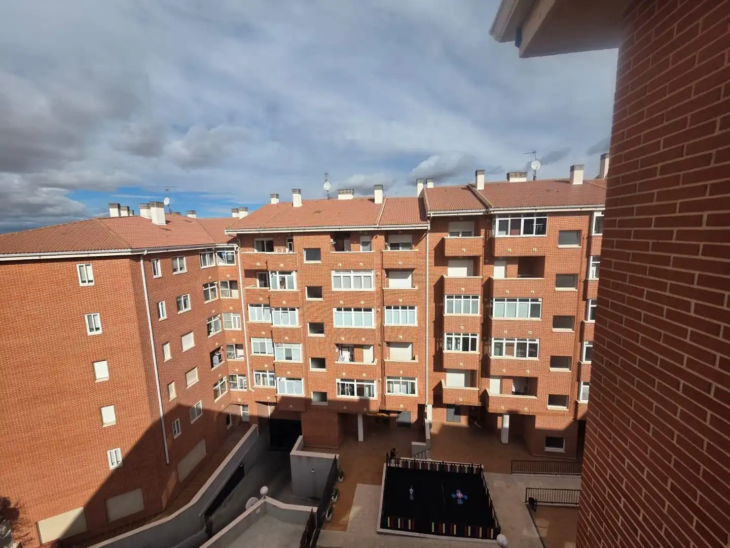 Außenansicht von Wohnung zur Miete in Ávila mit Heizung, Parkett und Terrasse