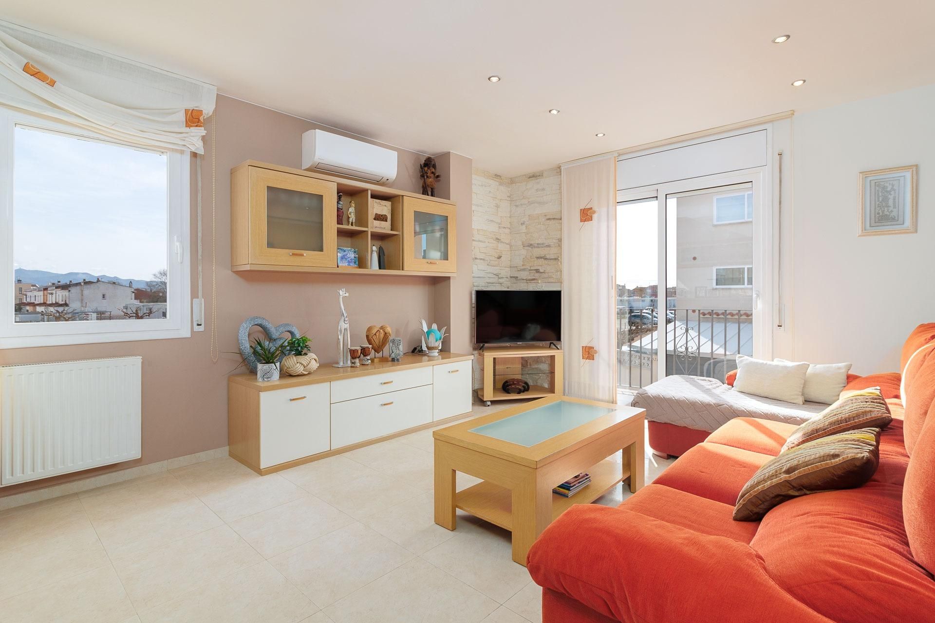 Living room of House or chalet for sale in Empuriabrava  with Air Conditioner, Heating and Private garden