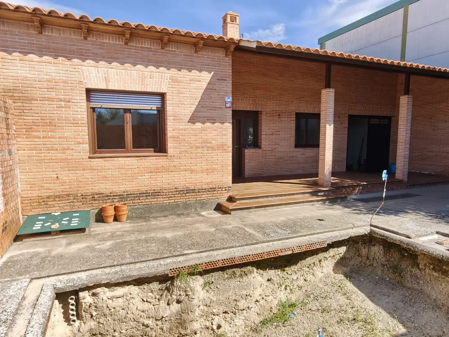 Vista exterior de Casa adosada en venda en Erustes