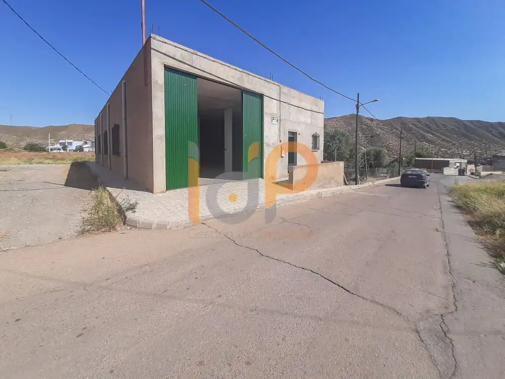 Vista exterior de Nave industrial en venta en Tabernas
