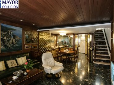 Casa amb balcó en venda a Centre