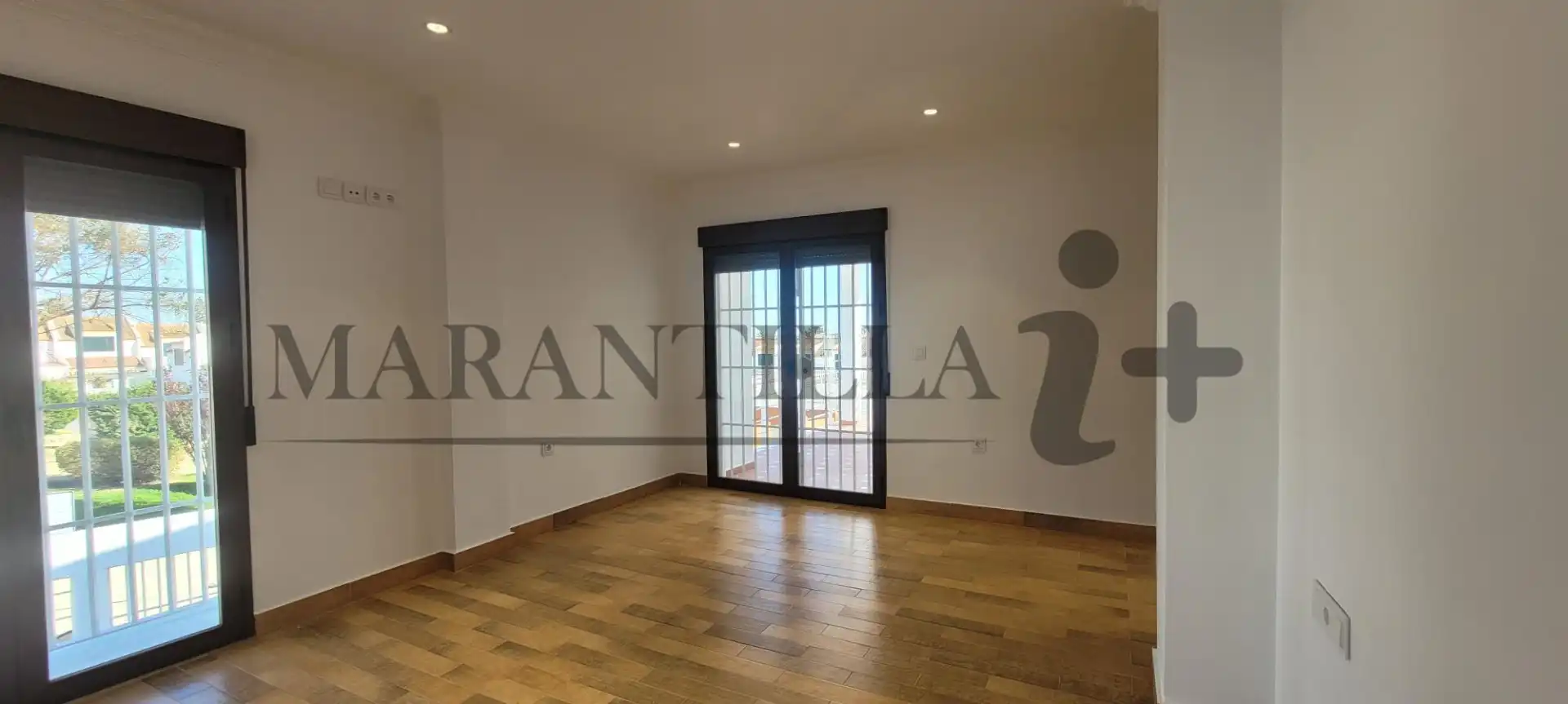 Habitación de Casa o chalet en venta en Islantilla con Terraza, Piscina y Alarma