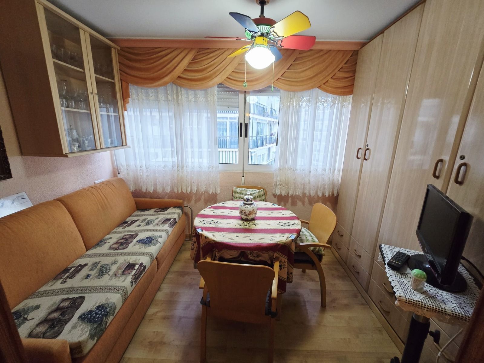 Dormitori de Estudi en venda en Benidorm amb Aire condicionat, Terrassa i Moblat