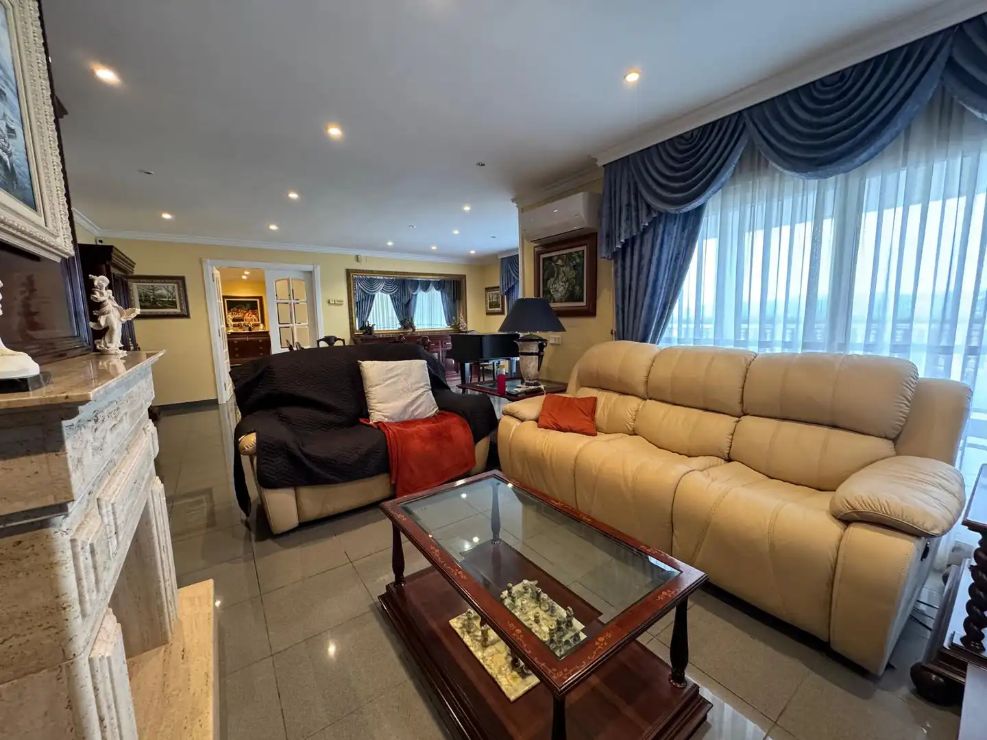 Living room of Houses for sale in Pallejà  with Air Conditioner, Heating and Private garden