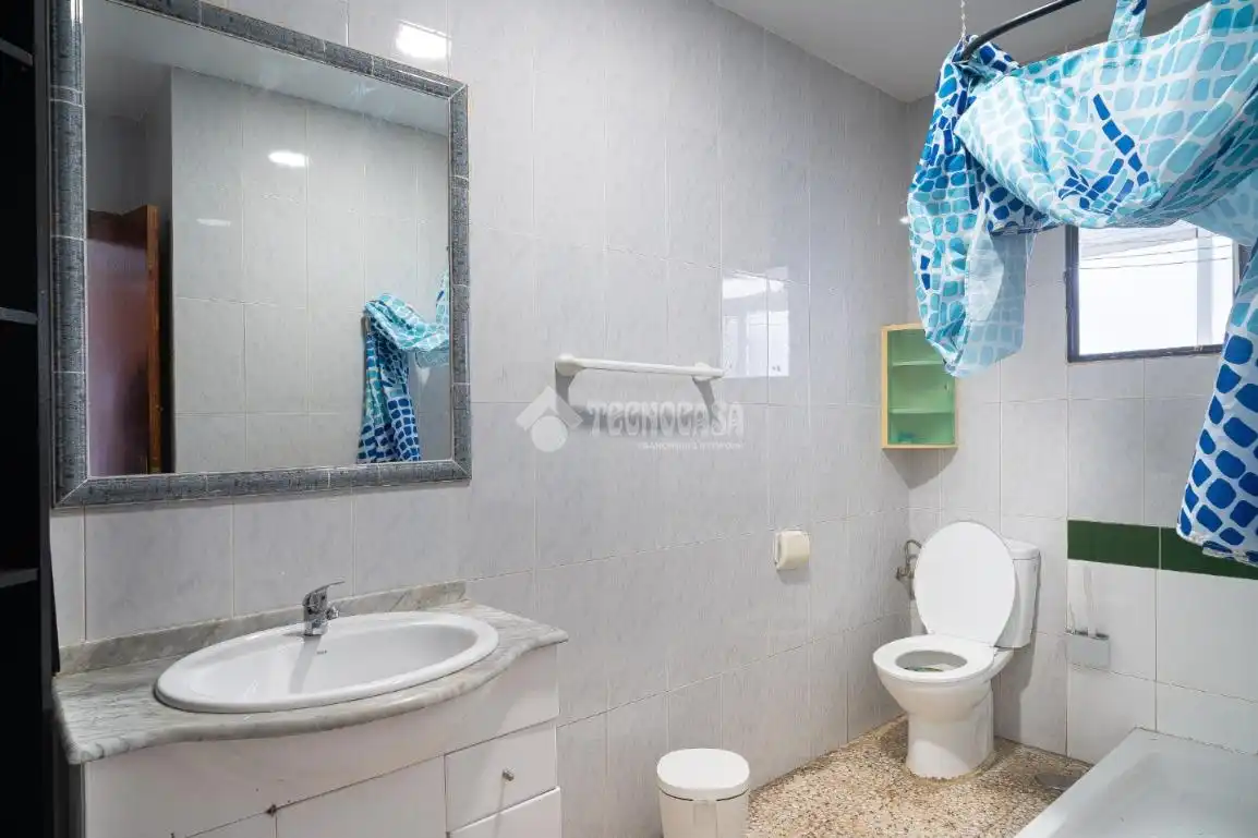 Baño de Piso en venta en Motril con Balcón