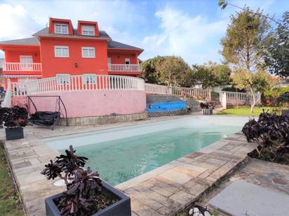 Piscina de Casa o xalet en venda en Culleredo amb Calefacció, Jardí privat i Parquet