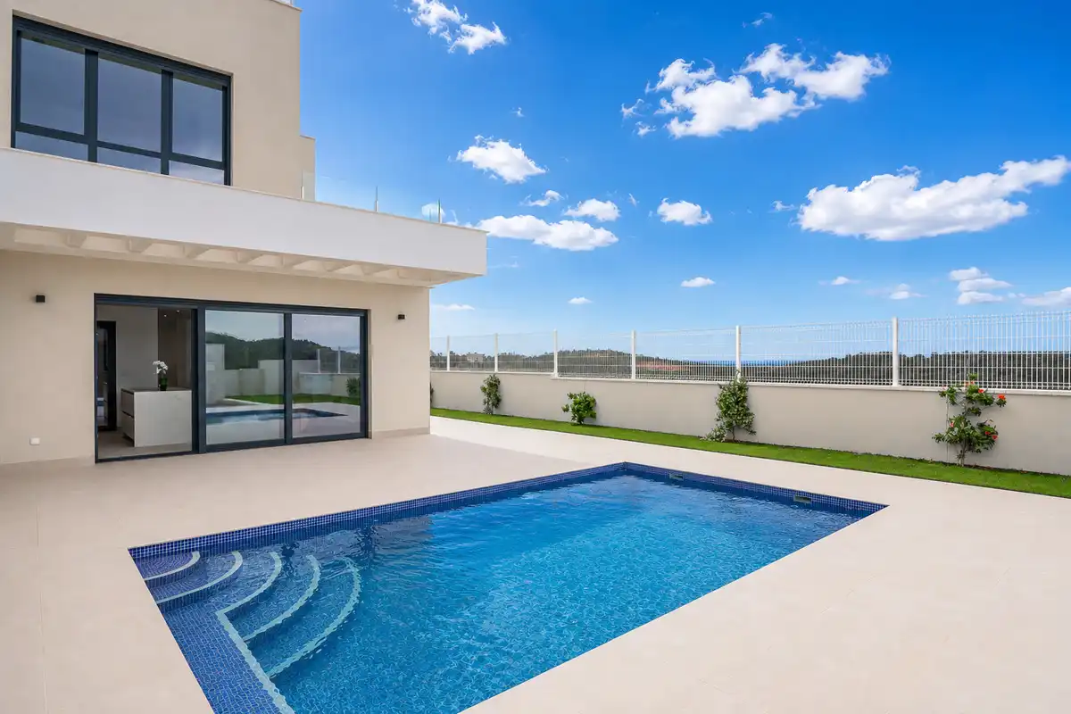 Semi-detached house with terrace for sale in Calle de Morella, imagen 3