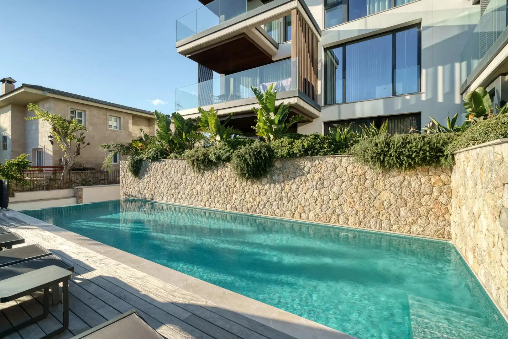 Schwimmbecken von Erdgeschoss zum Verkauf in  Palma de Mallorca mit Klimaanlage, Heizung und Privatgarten
