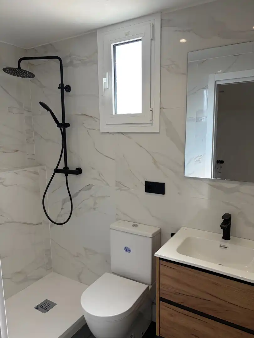 Baño de Ático en venta en Sant Feliu de Llobregat con Aire acondicionado, Calefacción y Parquet