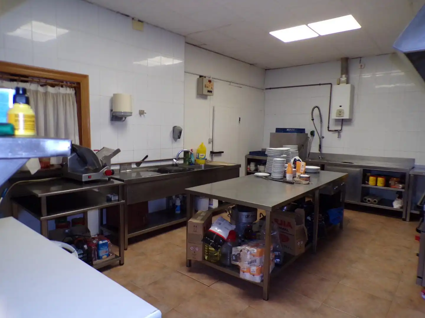 Kitchen of Commercial properties for sale in Castellón de la Plana / Castelló de la Plana  with Air Conditioner, Terrace and Furnished