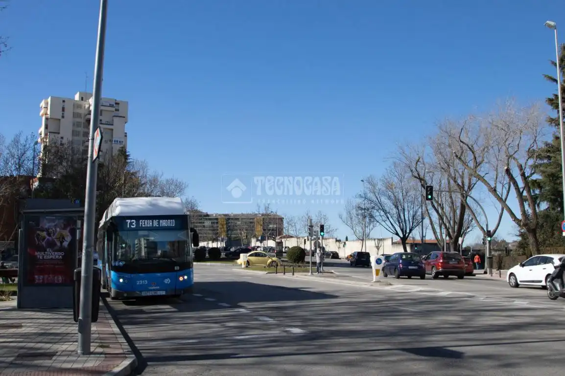 Vista exterior de Pis en venda en Madrid amb Calefacció i Piscina comunitària