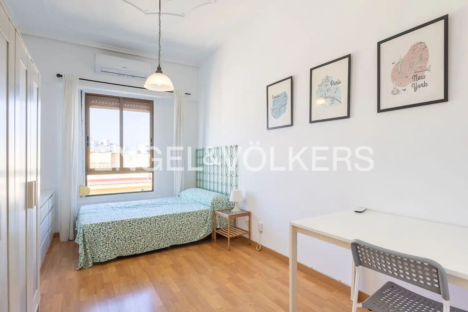 Bedroom of Flat for rent in Valencia  with Air Conditioner, Heating and Furnished