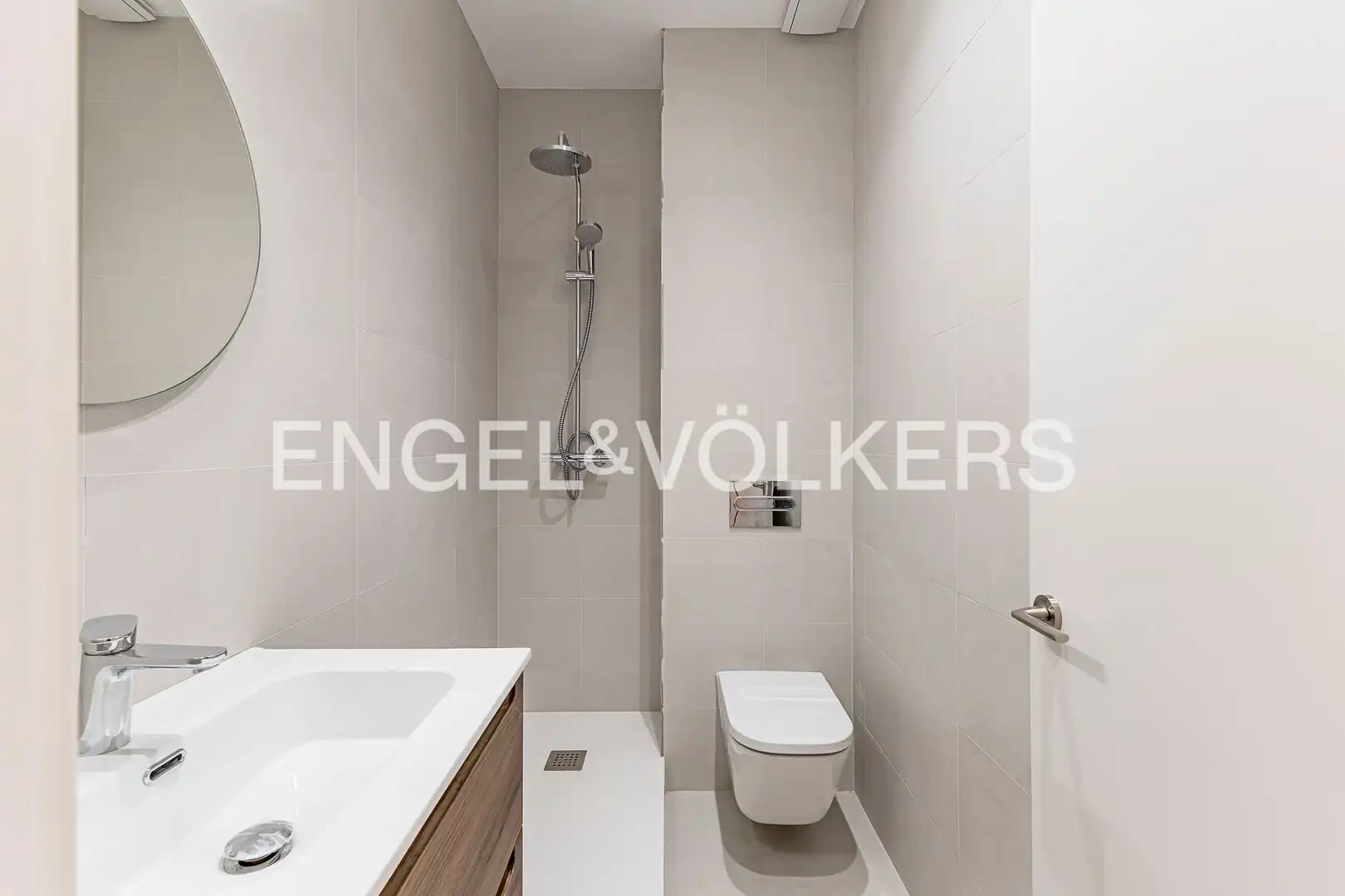 Bathroom of Flat for sale in Barcelona  with Heating and Balcony
