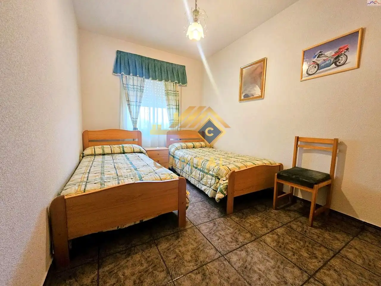 Dormitori de Casa o xalet en venda en Villa del Prado amb Traster i Piscina