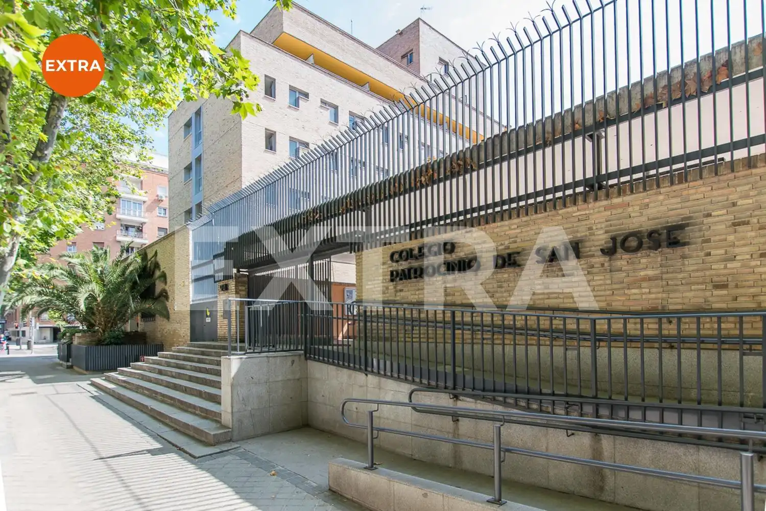 Vista exterior de Àtic en venda en Madrid amb Calefacció i Parquet