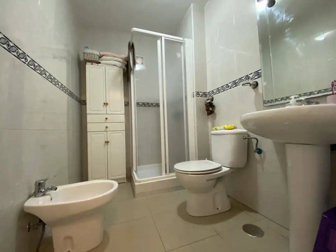 Badezimmer von Wohnung zum Verkauf in Chipiona