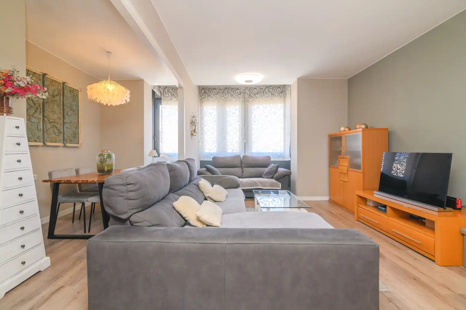 Sala de estar de Ático en venta en Sant Boi de Llobregat con Aire acondicionado, Calefacción y Parquet