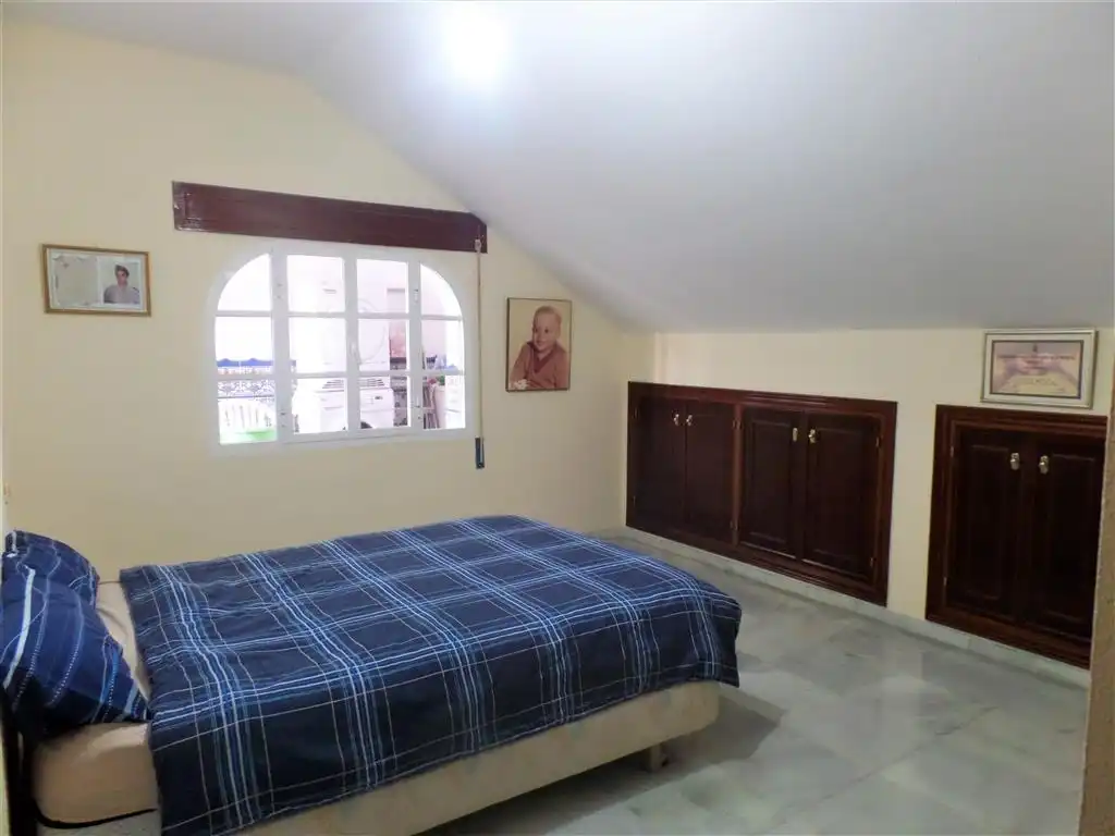 Schlafzimmer von Maisonette zum Verkauf in Fuengirola mit Klimaanlage, Terrasse und Gemeinschaftspool