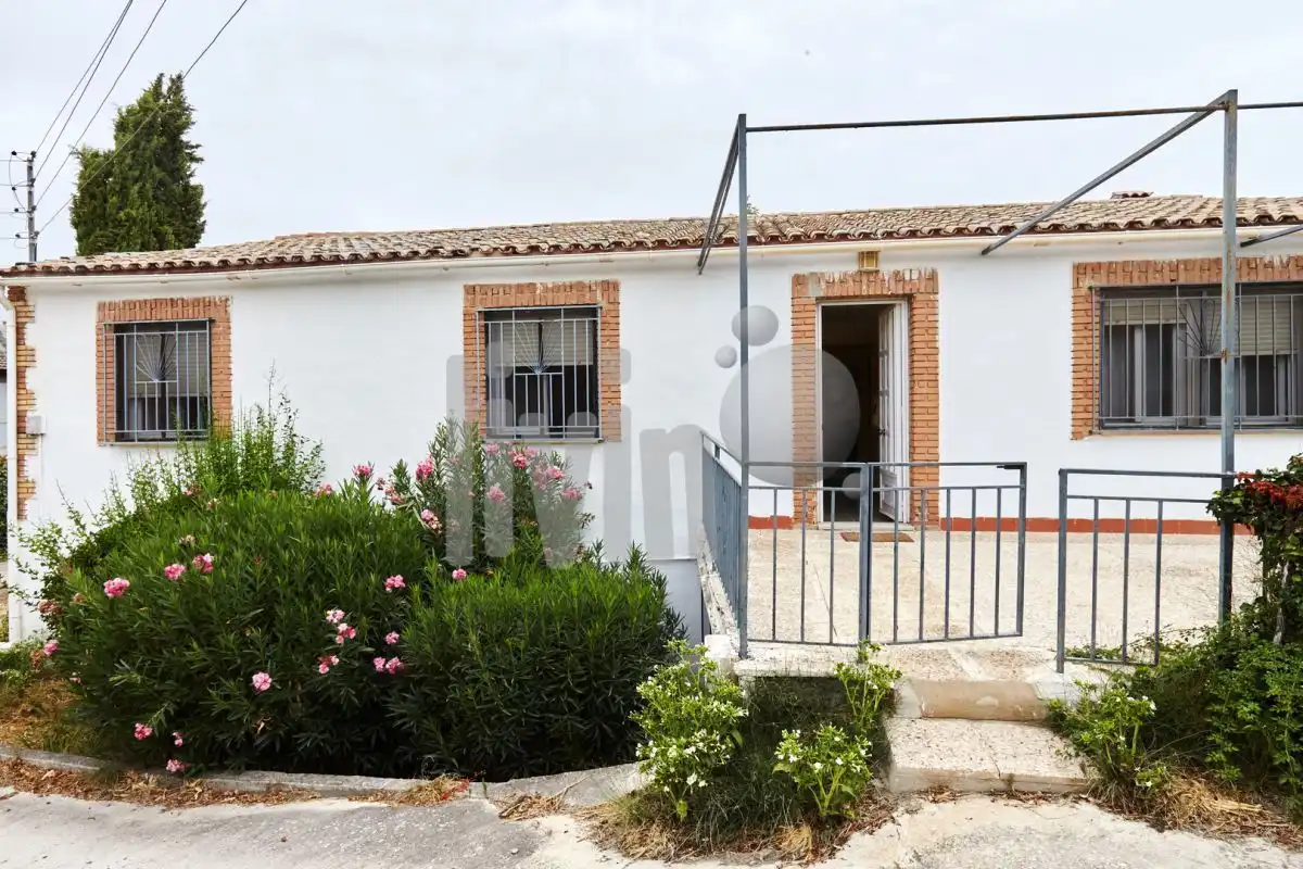 Vista exterior de Casa o xalet en venda en Jaén amb Traster