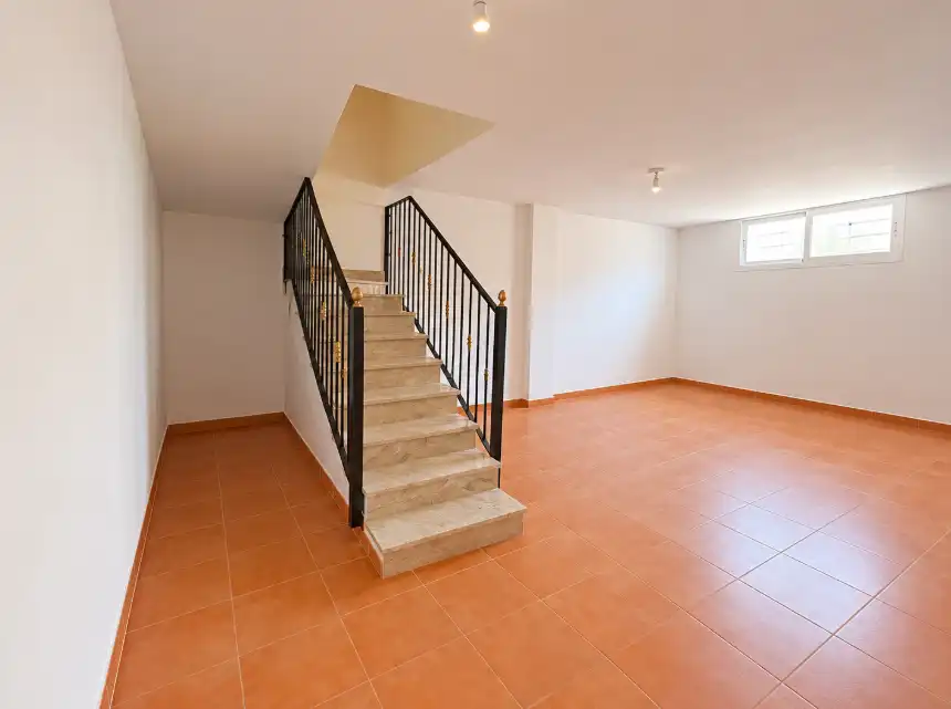 Casa aparellada amb terrassa en venda a Calle de Los Caños 50, imagen 8