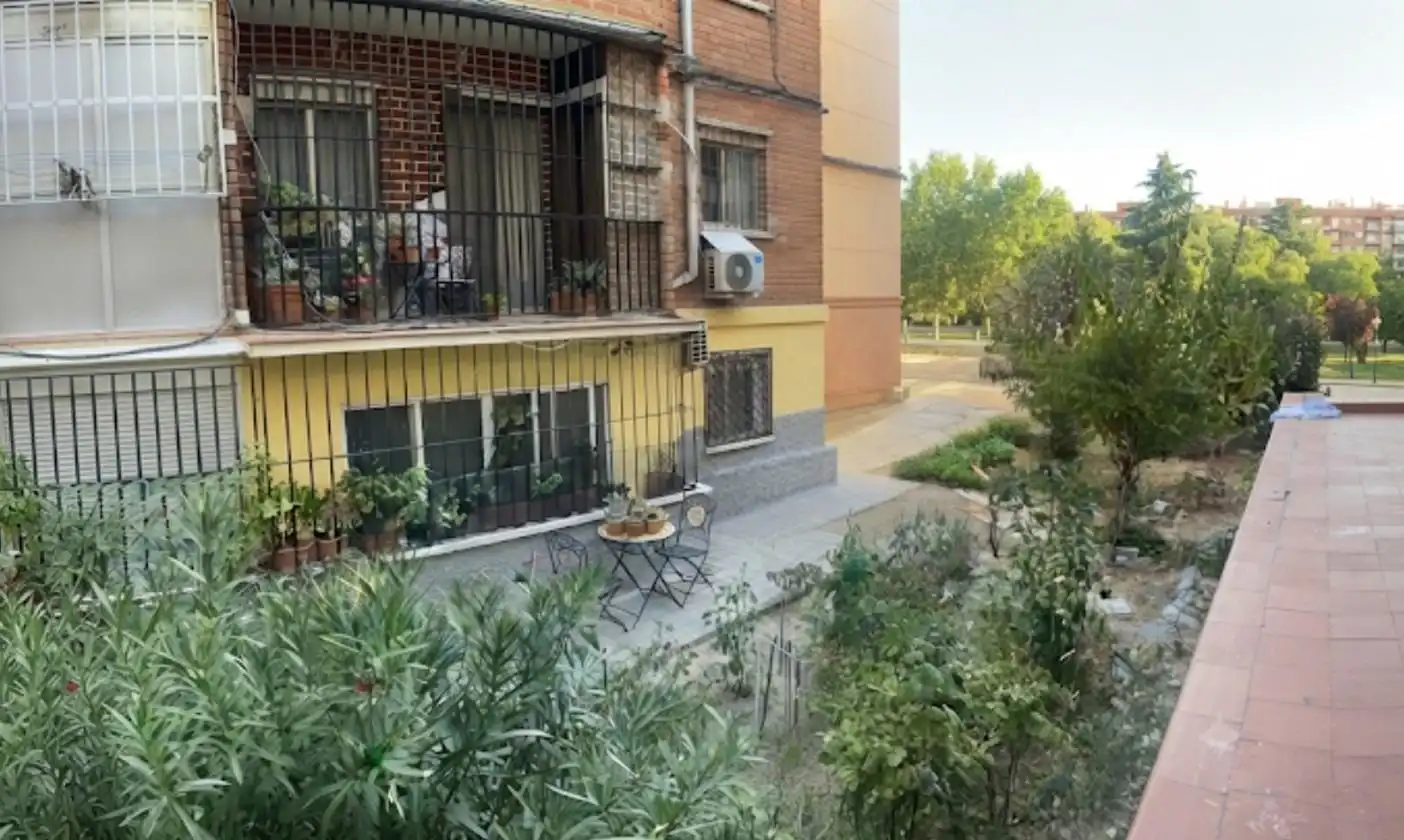 Vista exterior de Piso en venta en Madrid