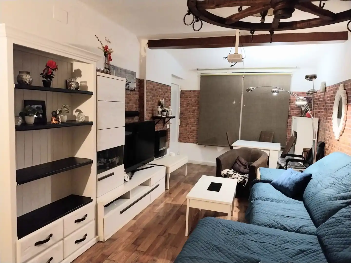 Sala de estar de Casa adosada en venta en Esparreguera con Aire acondicionado, Calefacción y Jardín privado