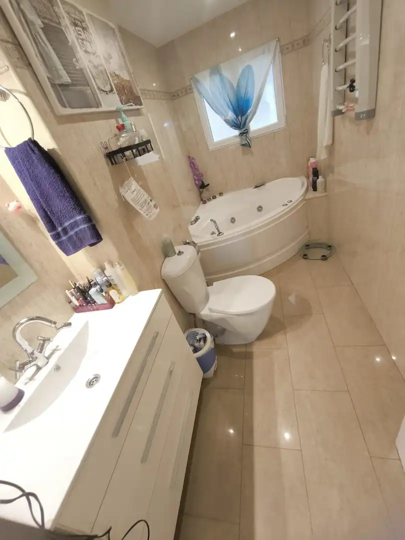 Badezimmer von Wohnung zum Verkauf in Alcoy / Alcoi mit Klimaanlage und Abstellraum