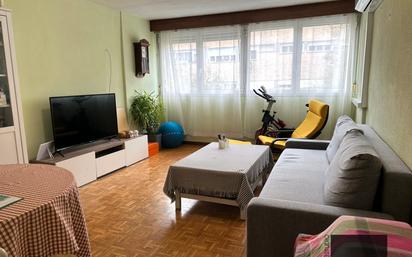 Living room of Flat for sale in  Madrid Capital  with Air Conditioner, Heating and Parquet flooring