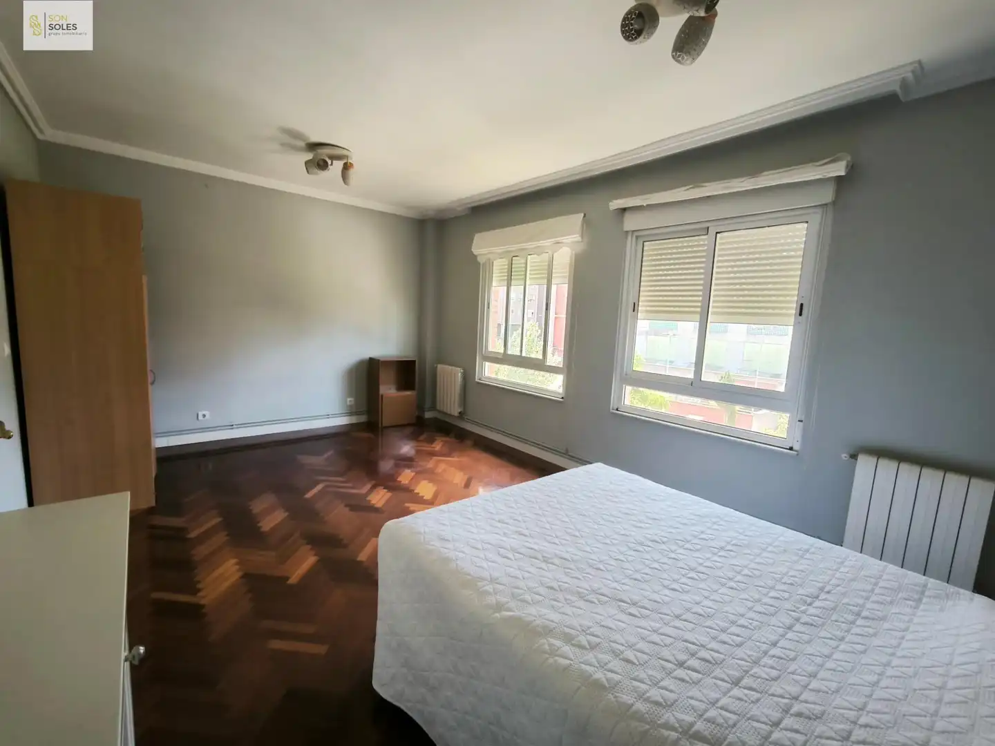 Schlafzimmer von Wohnung zur Miete in Santander mit Heizung, Parkett und Möbliert