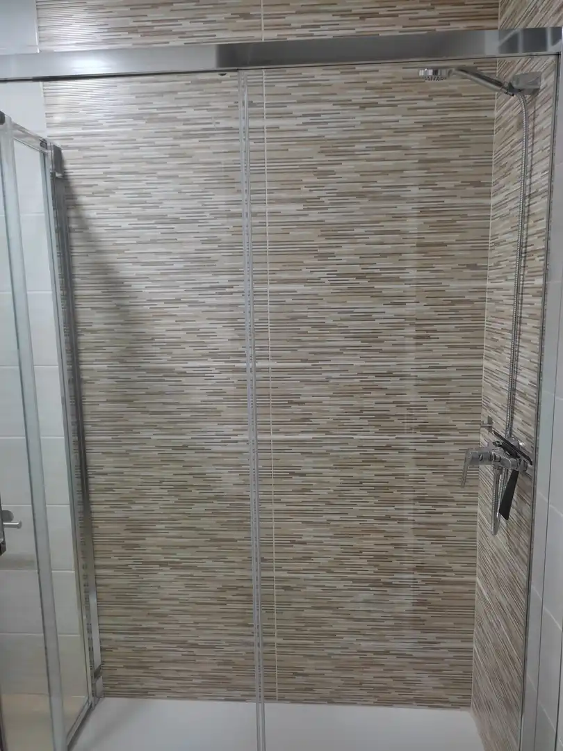 Baño de Piso de alquiler en Málaga con Amueblado, Lavadora y Microondas