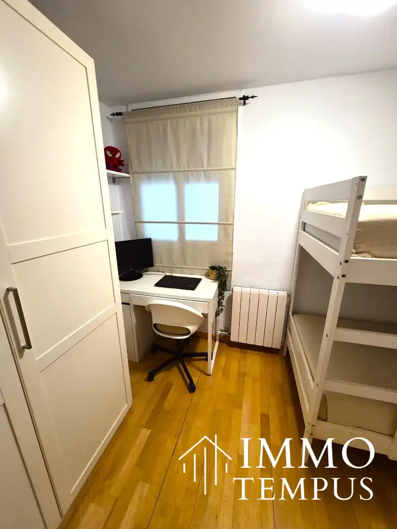 Schlafzimmer von Maisonette zum Verkauf in Terrassa mit Heizung, Parkett und Ofen