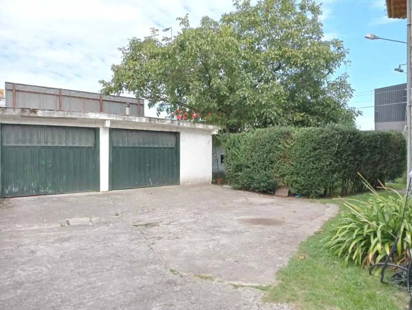 Parking de Casa o chalet en venta en Torrelavega  con Calefacción, Trastero y Balcón