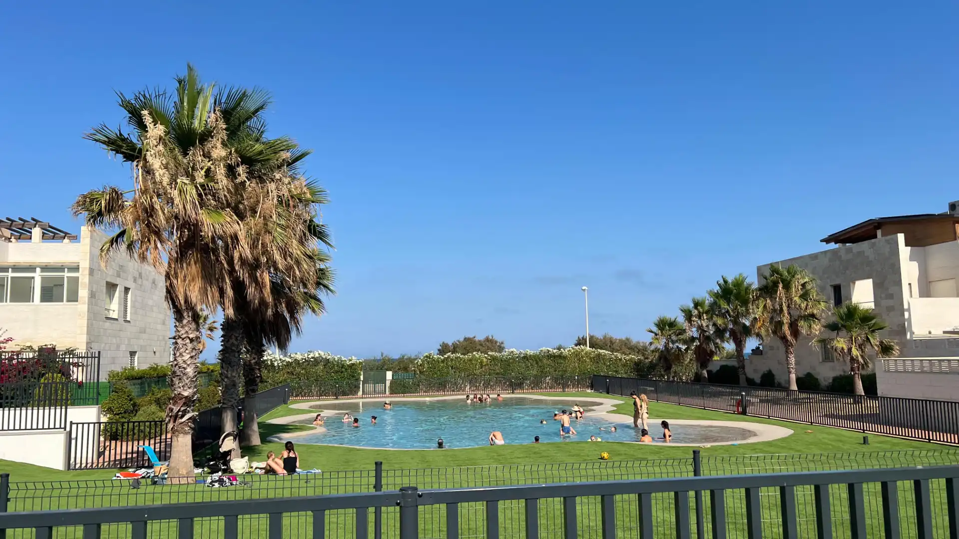 Piscina de Piso de alquiler en El Puig de Santa Maria con Aire acondicionado, Amueblado y TV