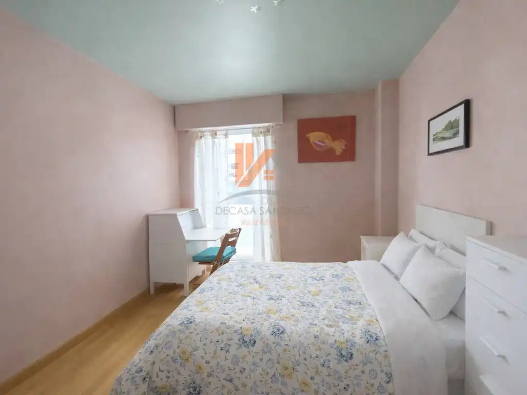 Habitación de Piso en venta en Santiago de Compostela  con Horno