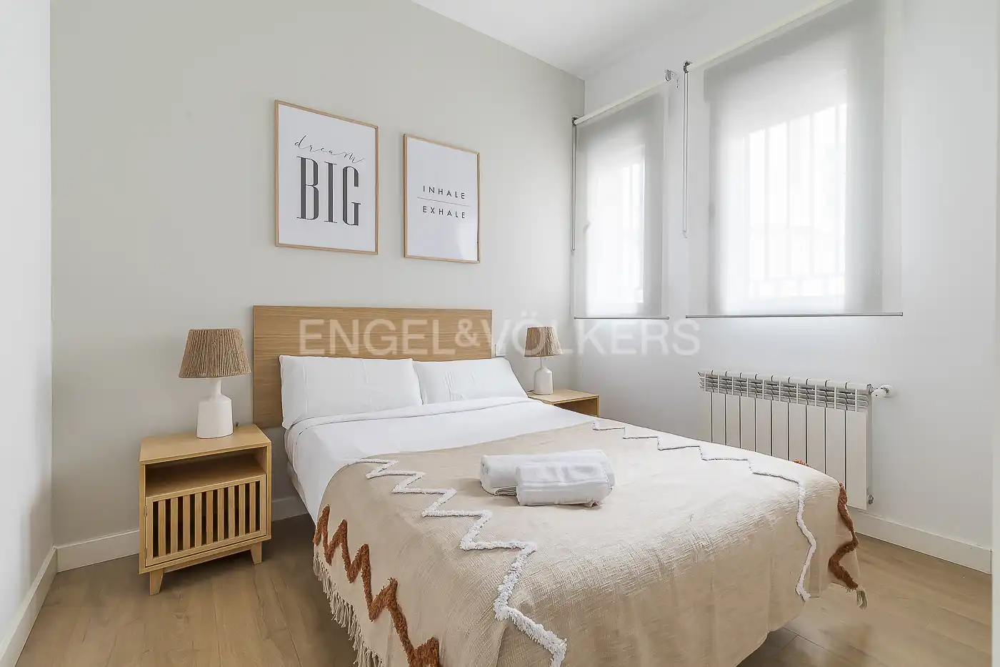 Dormitori de Apartament de lloguer en Madrid amb Aire condicionat, Calefacció i Moblat