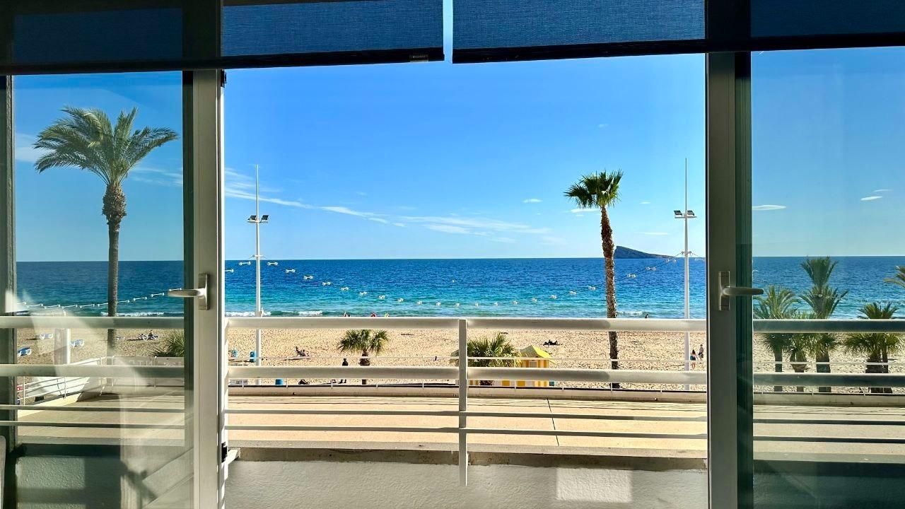 Vista exterior de Estudi de lloguer en Benidorm amb Aire condicionat, Calefacció i Piscina comunitària
